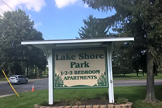 Lake Shore Park Apartments Photo 2
