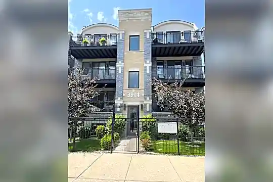 3914 S King Dr #2S Photo 1