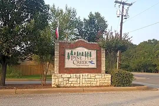 Pine Creek Townhomes Photo 2