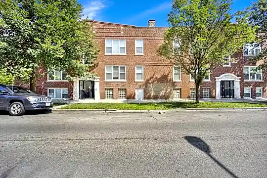 3916 W Altgeld St #2 Photo 1
