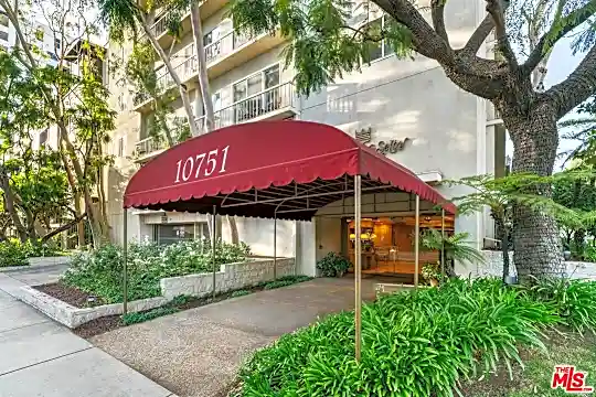 10751 Wilshire Blvd #1206 Photo 1