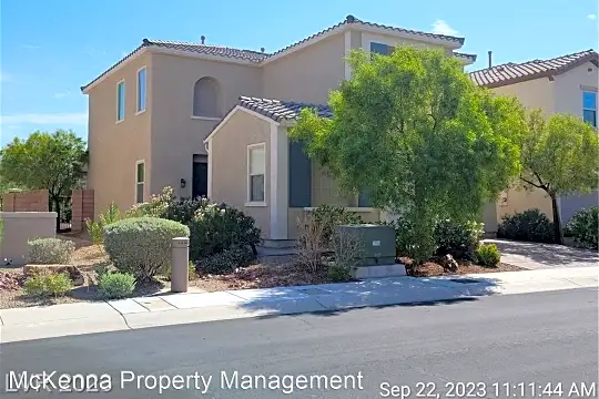 A look at the grass field inside - Clark County, Nevada