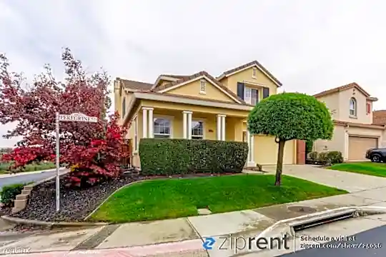 1298 Peregrine Ct Photo 2