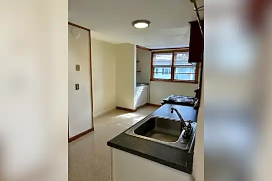 37 Arlington St Photo 2