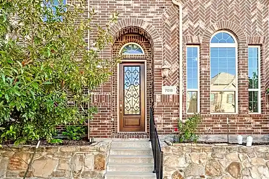 7018 Mammoth Dr Photo 2