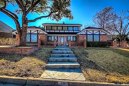 225 Sovereign Ct Photo 1