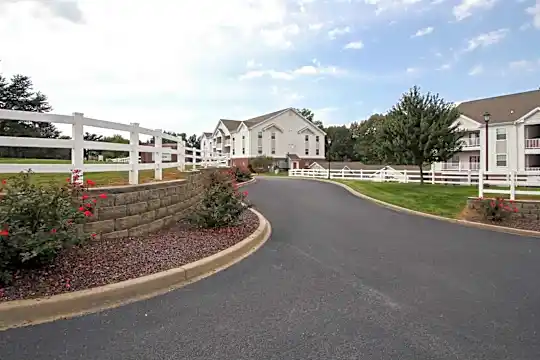 Golf Brook Apartments Photo 1