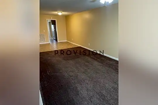 1111 Village Ct NE Photo 2