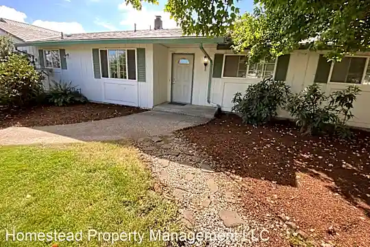 723 Cessna St Photo 1