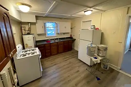 1401 Hunt Ct Photo 2