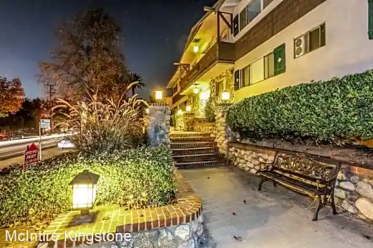 585 W Sierra Madre Blvd Photo 2
