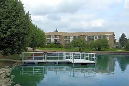 Golfside Lake Apartments Photo 2
