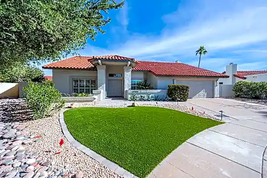 10516 E Mission Ln Photo 1