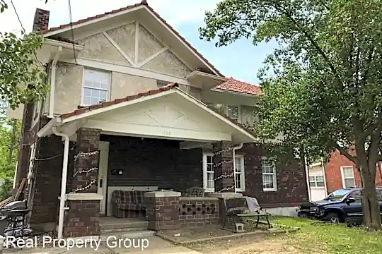 1506 Rosemary Ln Photo 2