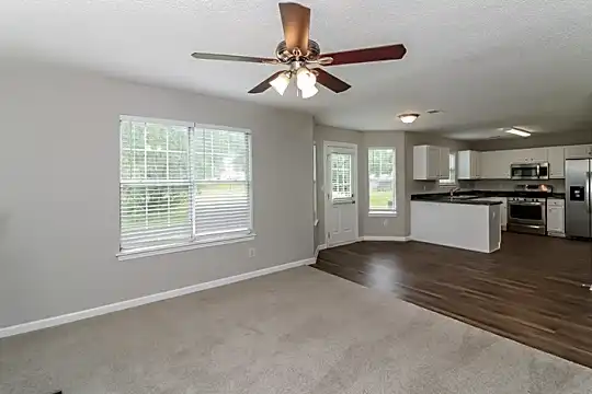 5406 Beaver Lake Drive Southwest Photo 2