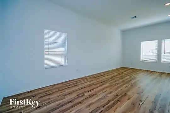 433 Maple Bend Lane Photo 2