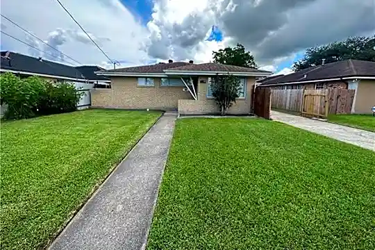 2505 Corinne Dr Photo 2