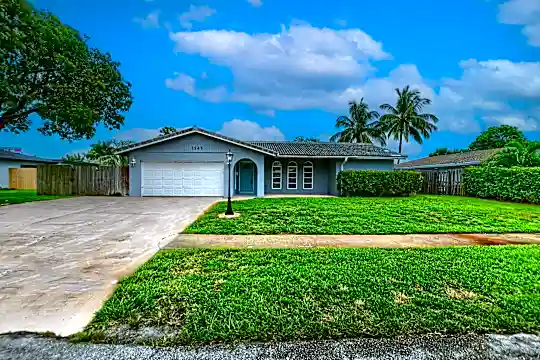 1545 SW 13th St Photo 1