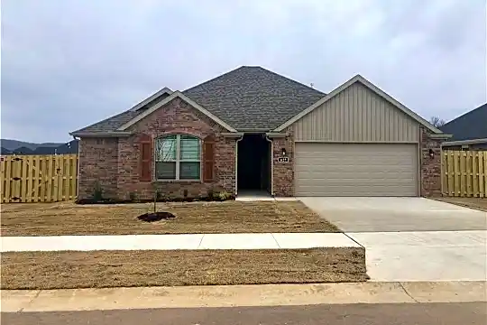 427 W Tyler Rd Photo 1