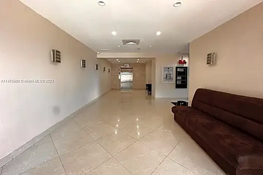 555 NE 30th St #203 Photo 1