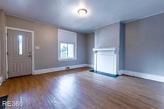 492 Norton St Photo 1