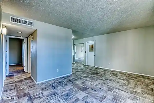 1228 Backus St Photo 2