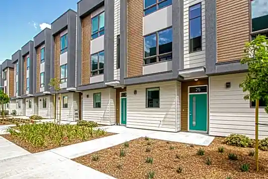 17th Place Townhomes Photo 1