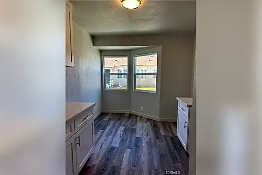 1009 W Spruce St Photo 2