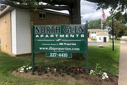 North Glen Apartments Photo 2