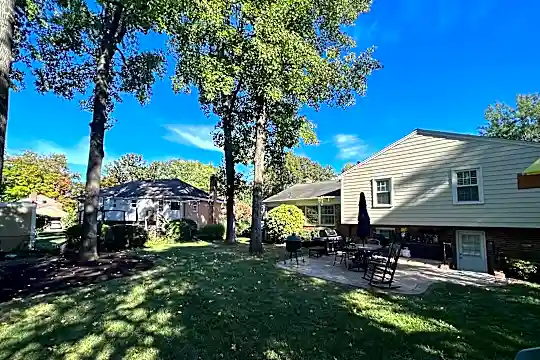 1903 Stirrup Ln Photo 2