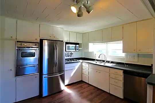 1753 Midlothian St #1753 Photo 2