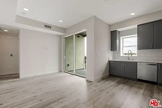 3308 Mentone Ave #402 Photo 2