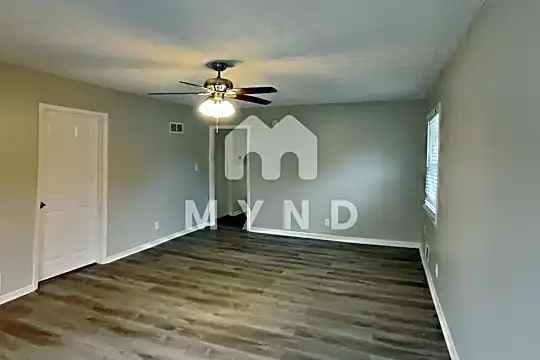 3821 Rex Cir Photo 2