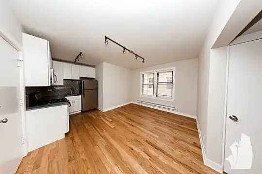 2424 N Kedzie Blvd Photo 2