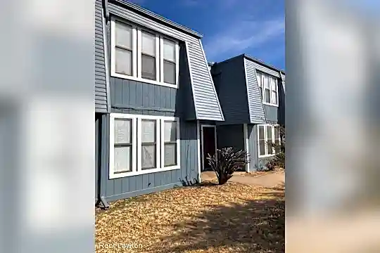 902 NE Tortoise Dr Photo 1