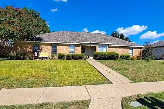 4005 San Mateo Dr Photo 1