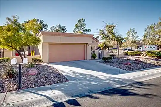 2849 Bluffpoint Dr Photo 2