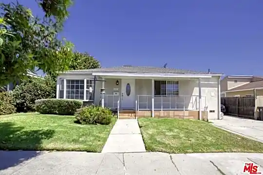 3556 S Bentley Ave Photo 2