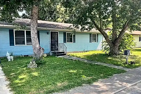 205 Woodsedge Ln Photo 1
