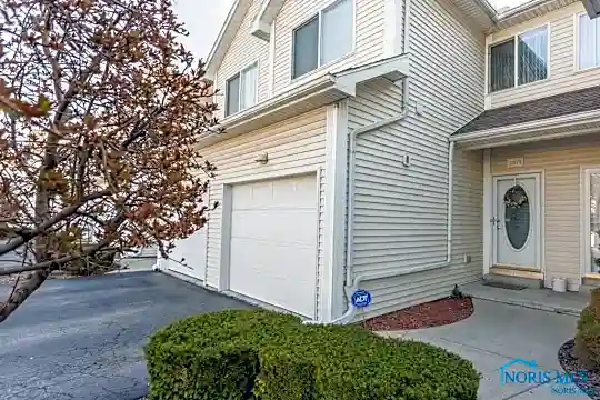2671 W Village Dr Photo 2