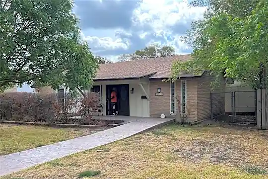3810 Crater Lake Ct Photo 1