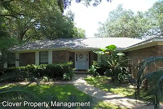 302 Fairpoint Dr Photo 1