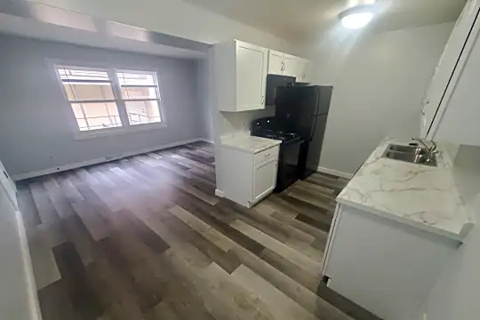 913 7th St S Photo 2