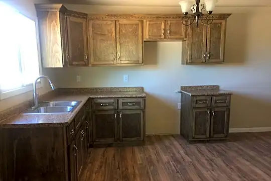 460 Bothwell St Photo 2