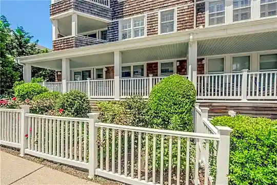 53 Conanicus Ave #1G Photo 2