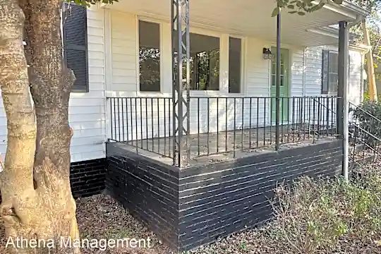 425 Clover St Photo 2