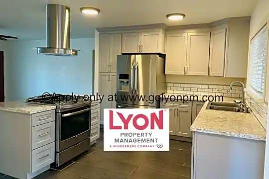 5624 Bonniemae Way Photo 2