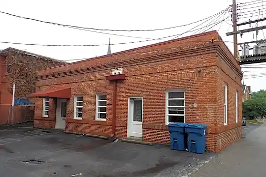 304 Catfish Alley Photo 1