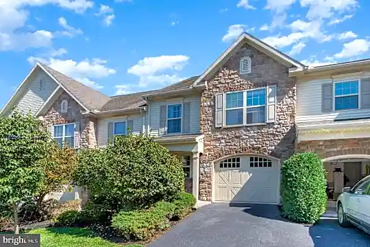 471 Nursery Dr N Photo 1