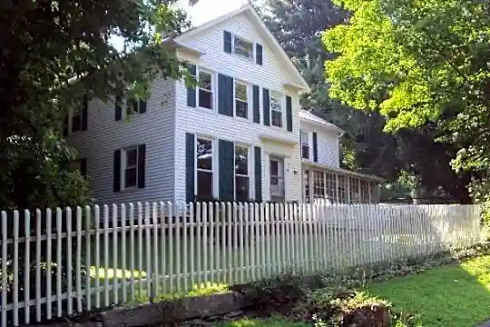 46 Prospect St Photo 1